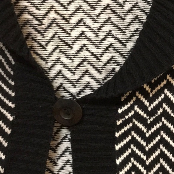 Lux Capelet in Size Small - Picture 3 of 4